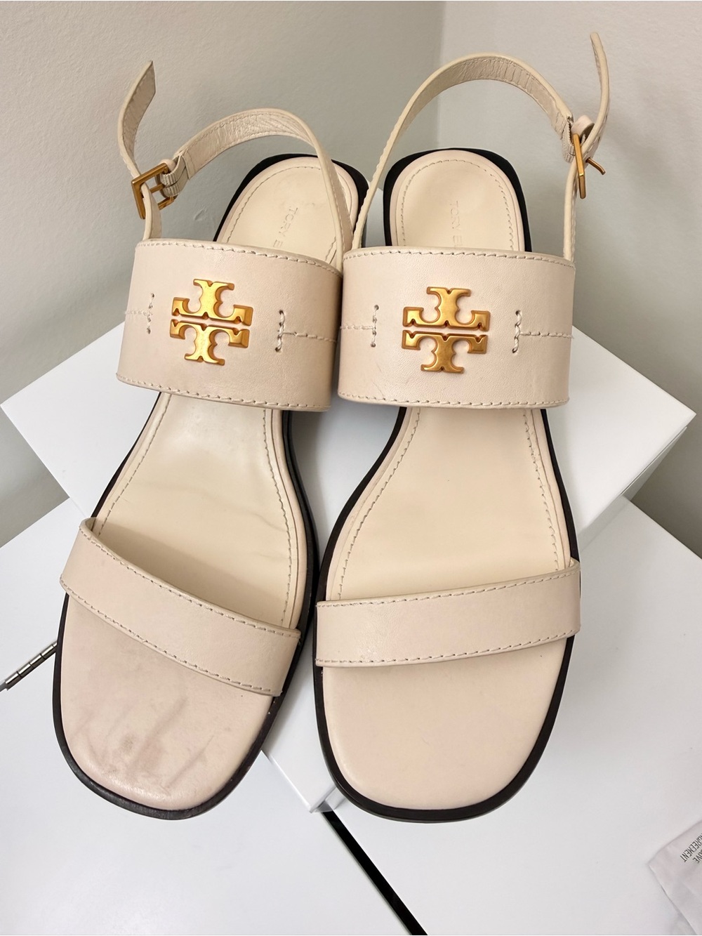 Tory Burch Eleanor Cream Leather Sandals with Gold Emblem- Size 11